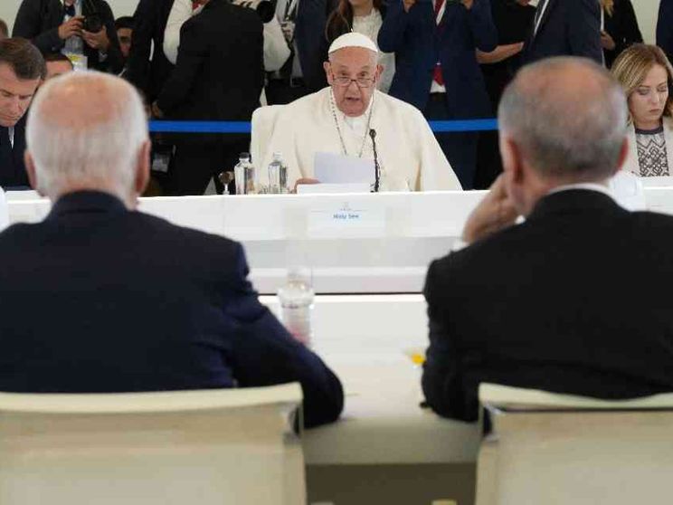 Un Papa in uscita per un mondo in crisi: la sedia al G7 è stata una svolta