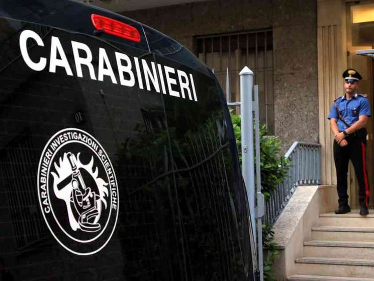 La figlia va in vacanza, anziana disabile lasciata morire di stenti