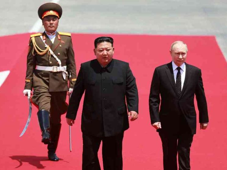 Putin da Kim, passerella e proclami per il leader russo