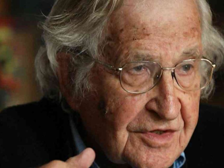 Noam Chomsky, la falsa notizia della morte e le nostre scuse