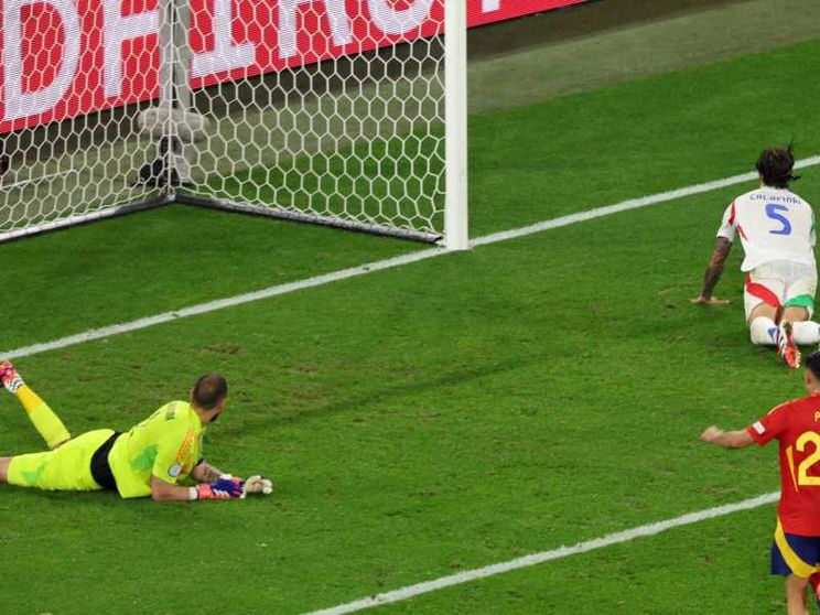 La Spagna domina e sconfigge l'Italia 1-0