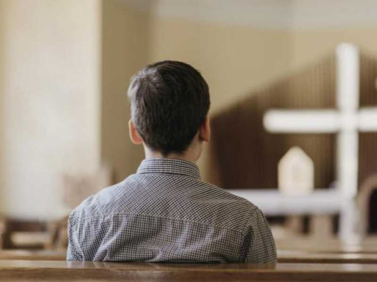 Cosa ci dice di noi (e di Dio) la Via Crucis di un giovane gay