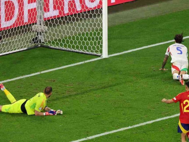 La Spagna domina e sconfigge l'Italia 1-0