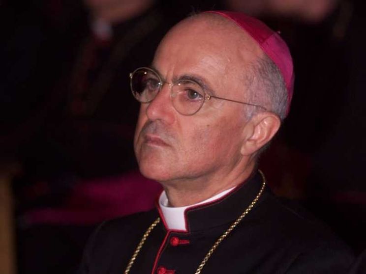 Da nunzio a ideologo dei «no vax»: Viganò, l'arcivescovo diventato contestatore