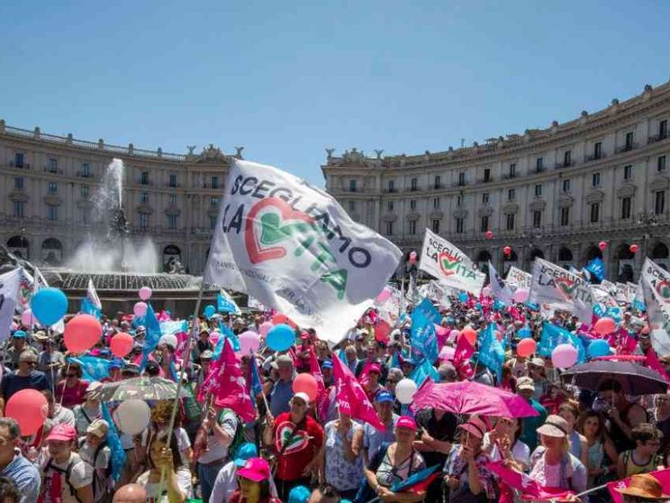 In piazza il popolo della vita. «Avanti, senza compromessi»