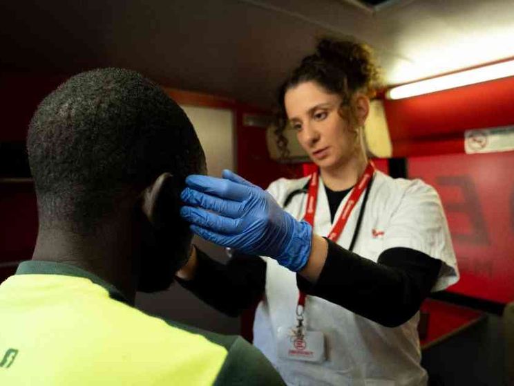 Gli ambulatori mobili a Rosarno e Ragusa, oasi socio-sanitarie nel degrado