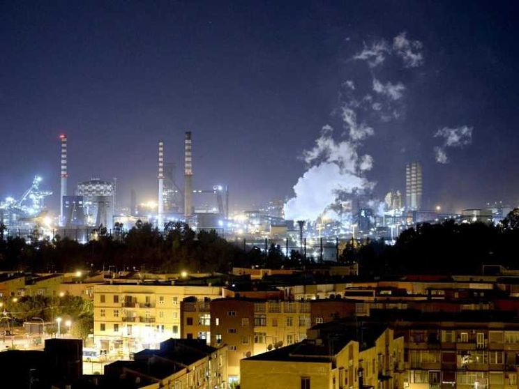 La Corte Ue: «Se è pericoloso l'impianto ex Ilva deve essere sospeso»