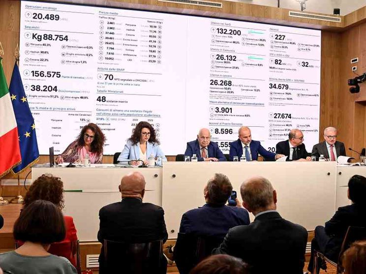 4 studenti su 10 hanno provato le droghe. Cocaina e crack, aumenta l'abuso