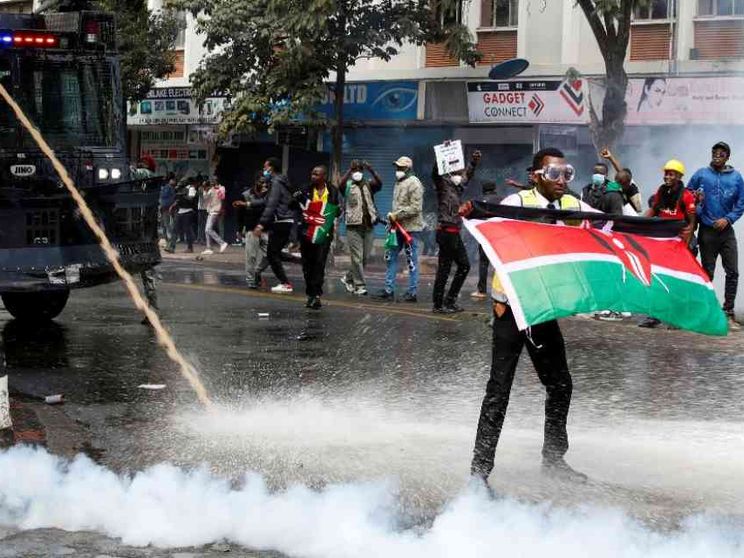 In Kenya l'assalto al Parlamento che votava la manovra ha provocato 5 morti