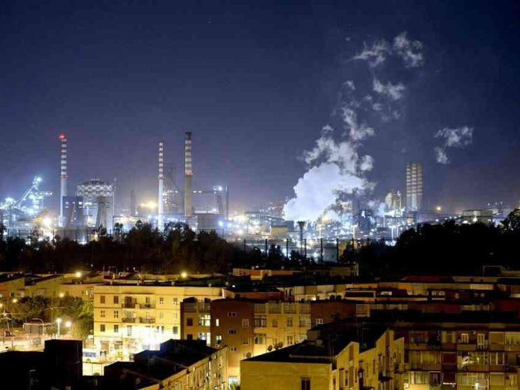 La Corte Ue: «Se è pericoloso l'impianto ex Ilva deve essere sospeso»