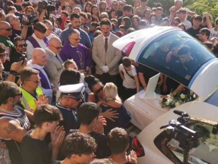 L'arcivescovo: «La responsabilità della morte di Thomas è di noi tutti»