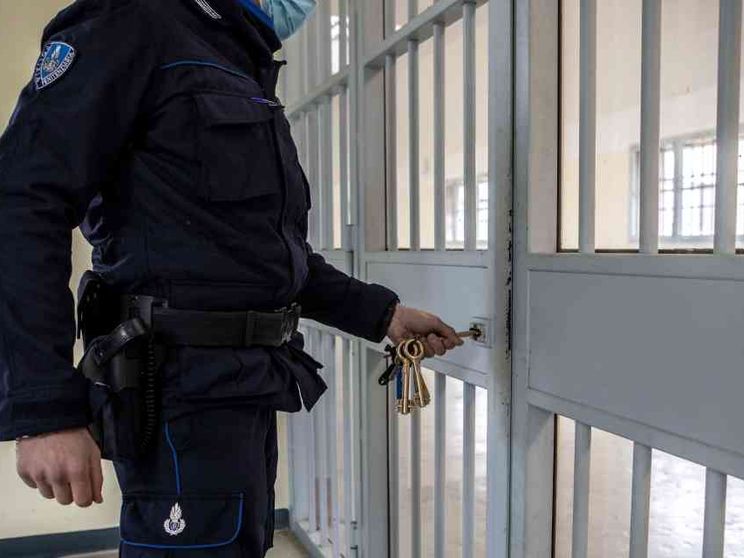 Ancora un suicidio in cella: «È un massacro da fermare subito»