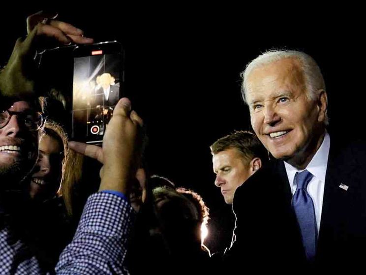 Anche il New York Times «pensiona» Biden. Che non molla