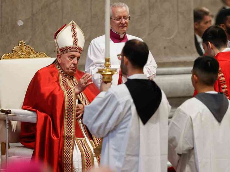 Il Papa: «La Chiesa e la società abbiano le porte aperte»