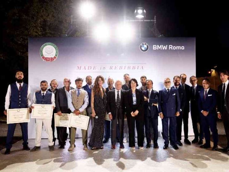 Creatori di abiti dietro le sbarre: il progetto dell'Accademia dei Sartori