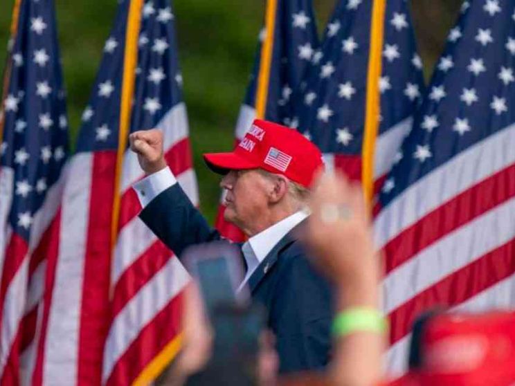 Giudizio a metà sull'immunità a Trump, via libera alla nomination