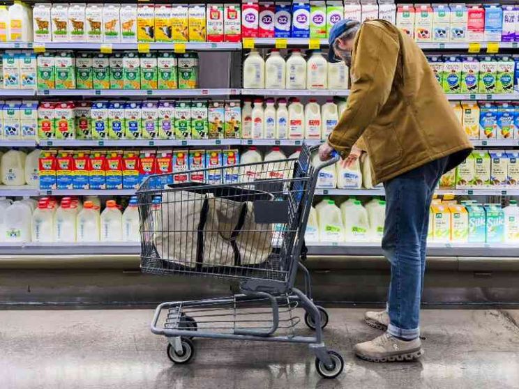 Il potere di acquisto delle famiglie cresce, ma l'inflazione rallenta poco