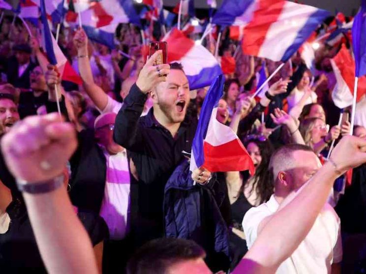 La scommessa persa di Macron e i 4 passi che hanno sconvolto la Francia