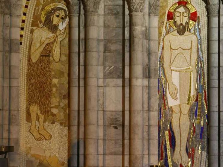 Il vescovo di Lourdes favorevole a rimuovere i mosaici di Rupnik. Ma non ora