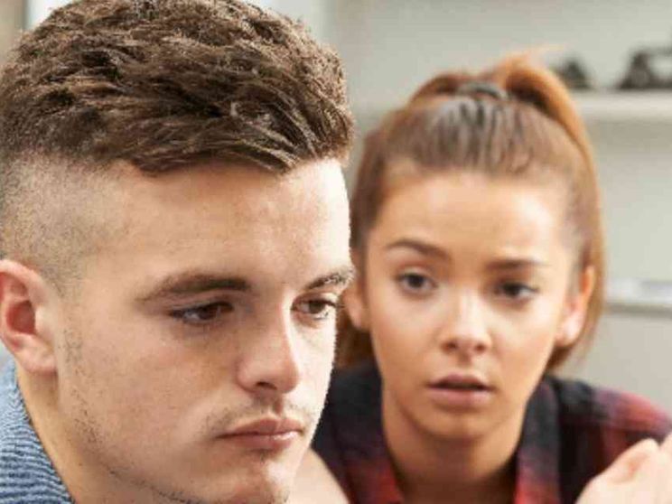 «I silenzi degli adolescenti di fronte a genitori iper-protettivi»