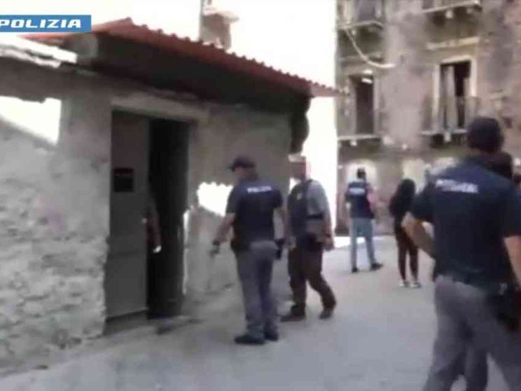 Maxi operazione contro la prostituzione in 27 province, sette arrestati