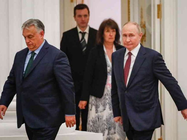 Orbán alla corte di Putin imbarazza l’Ue: «Atteggiamento sleale»