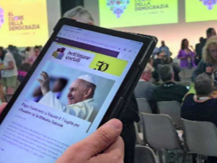 L'incontro con i delegati e la Messa in piazza: il Papa a Trieste