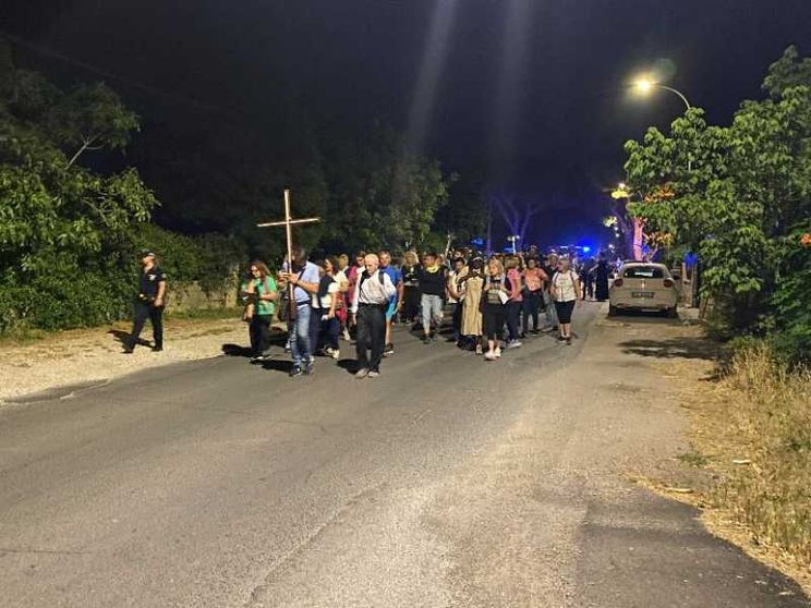Il pellegrinaggio notturno alla casa del martirio di santa Maria Goretti