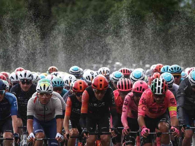 Al Tour de France è vietato baciare la moglie