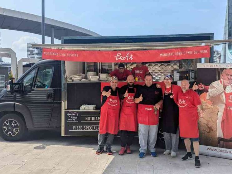 PizzAut, dai tavoli alla strada: partono i truck dell'inclusione