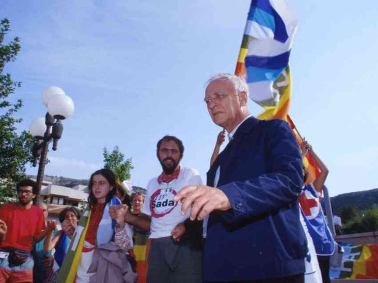 Poveri, pace, Concilio: la vita del vescovo Bettazzi in un libro