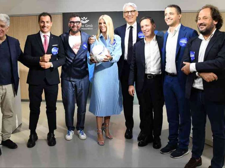 Politici e cantanti in campo nella Partita del cuore