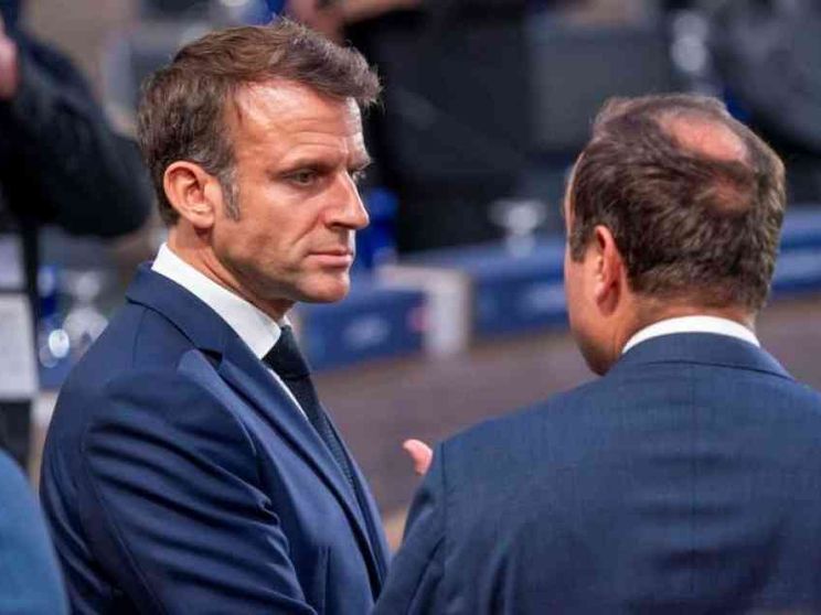 Macron sfolla i clochard da Parigi. L'incubo delle Olimpiadi senza governo