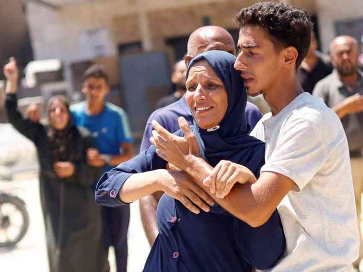 Raid israeliano su Khan Yunis, è strage di civili. «Colpiti i capi di Hamas»