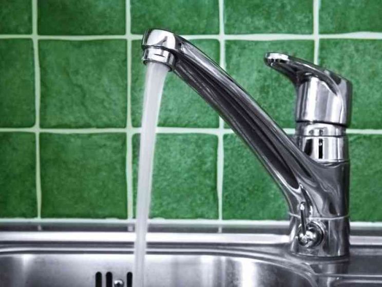 L'acqua di casa è buona e sicura, ma un italiano su 3 non ci crede