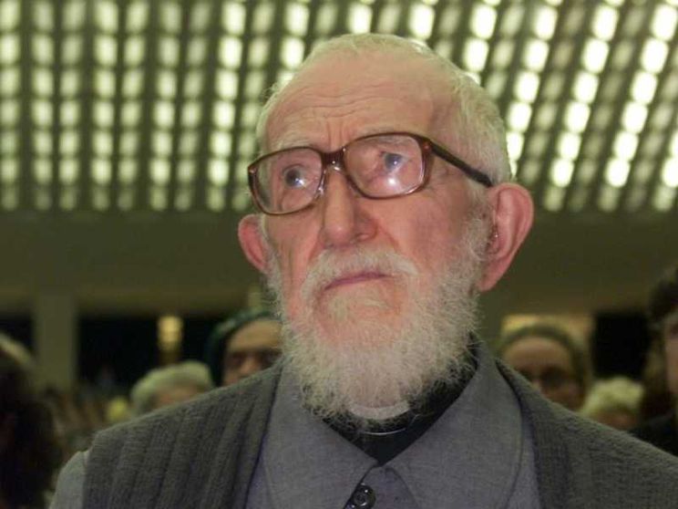 Choc in Francia: l'Abbé Pierre accusato di violenze sessuali