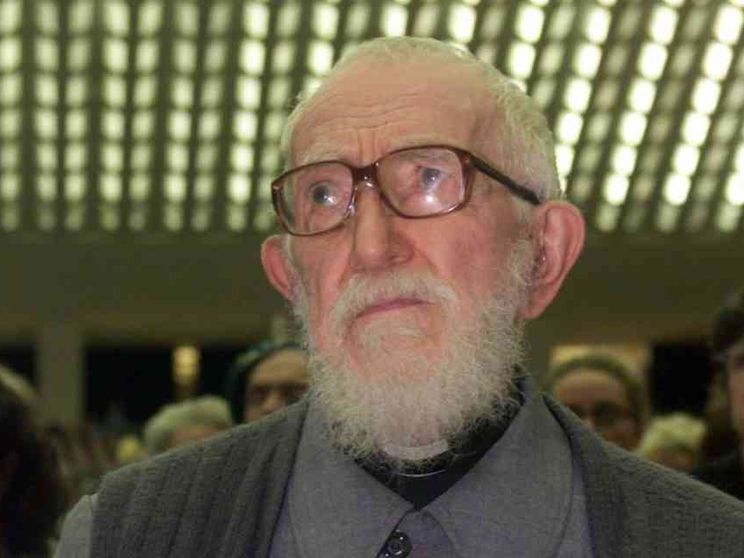 Choc in Francia: l'Abbé Pierre accusato di violenze sessuali