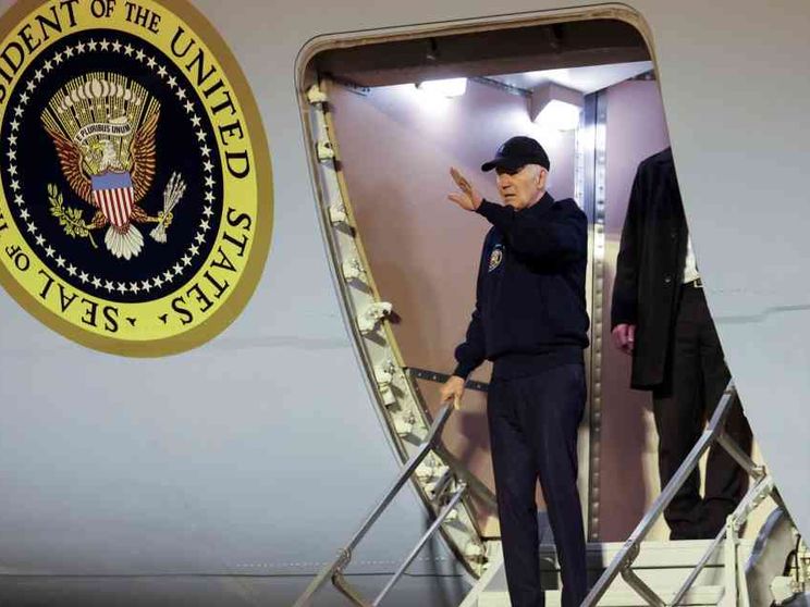 Covid, rivolta dem: Biden sotto assedio. I media: lascerà nel weekend