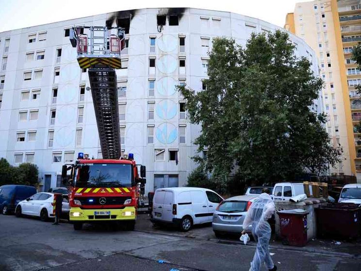 Incendio doloso in un palazzo di Nizza: morte 7 persone, 3 sono bambini