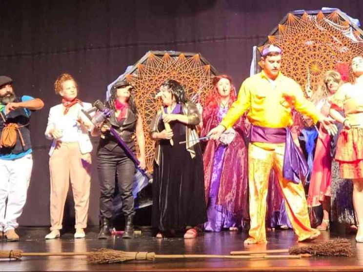 «Resto qui, dove ho creato il teatro di pace»