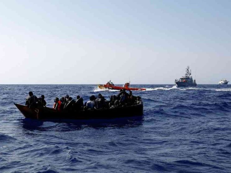 Week-end caldo a Lampedusa: centinaia di migranti sbarcati sull’isola
