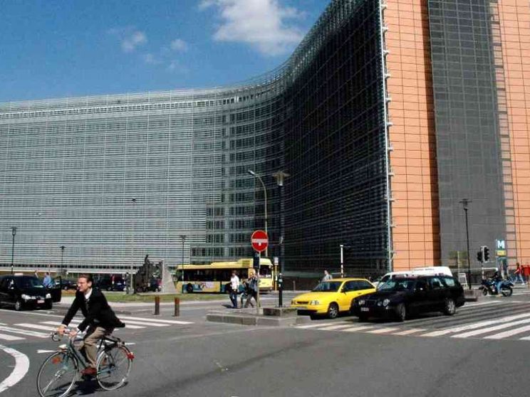 Assegno unico, Bruxelles deferisce l’Italia (che si difende)