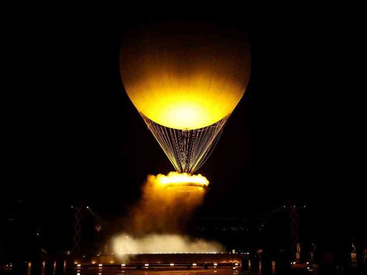 La Senna, le barche, la pioggia. La festa parigina (e le perplessità)