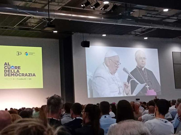 Cristiani, non moderati: i movimenti incalzano la politica