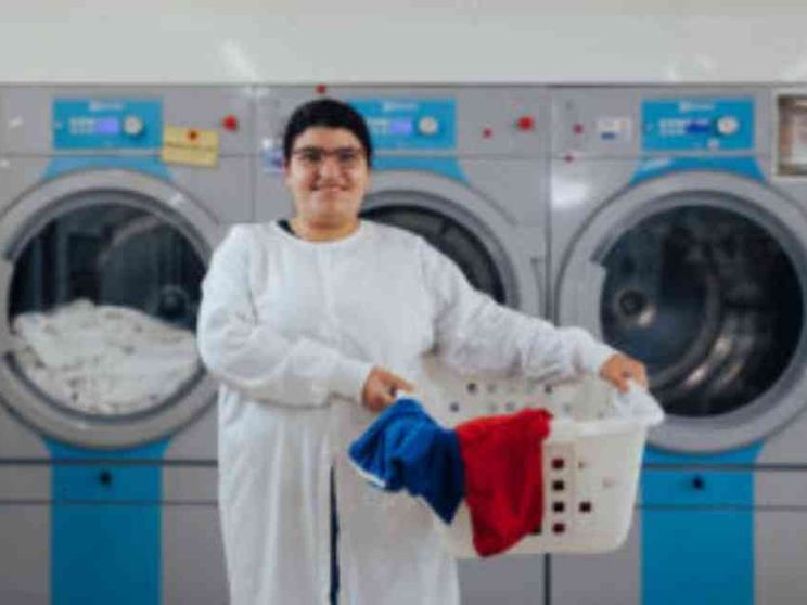 Per il colossale bucato degli atleti c'è la Lavanderia solidale