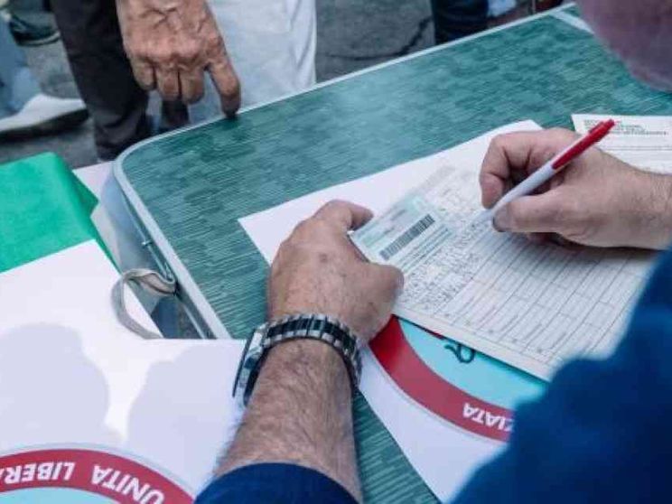 Boom delle firme online contro l'autonomia. E l'autunno si complica