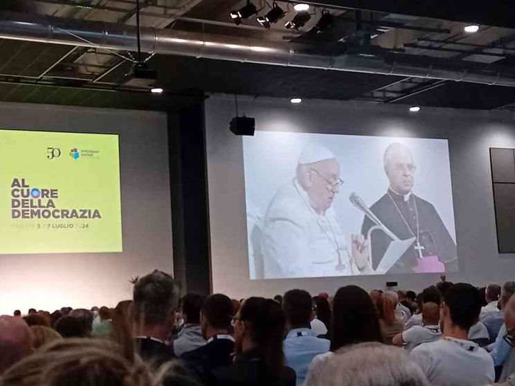 Cristiani, non moderati: i movimenti incalzano la politica