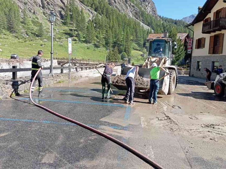 Riapre la strada: Cogne riparte dopo il disastro dell'alluvione