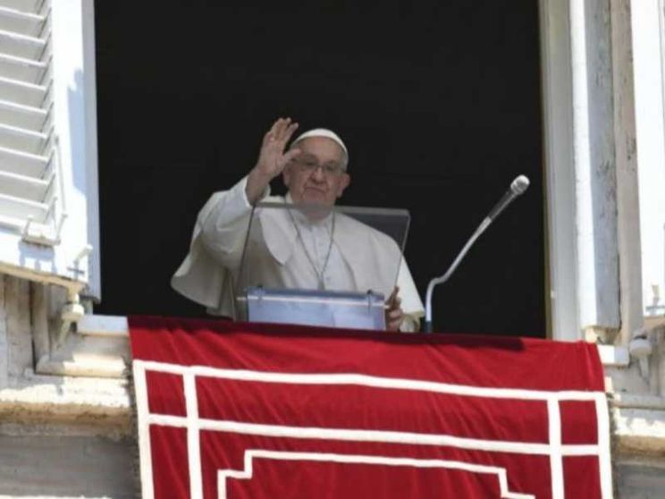 Il Papa: non lasciamo da soli gli anziani