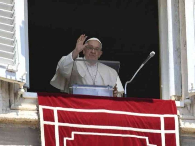 Il Papa: non lasciamo da soli gli anziani